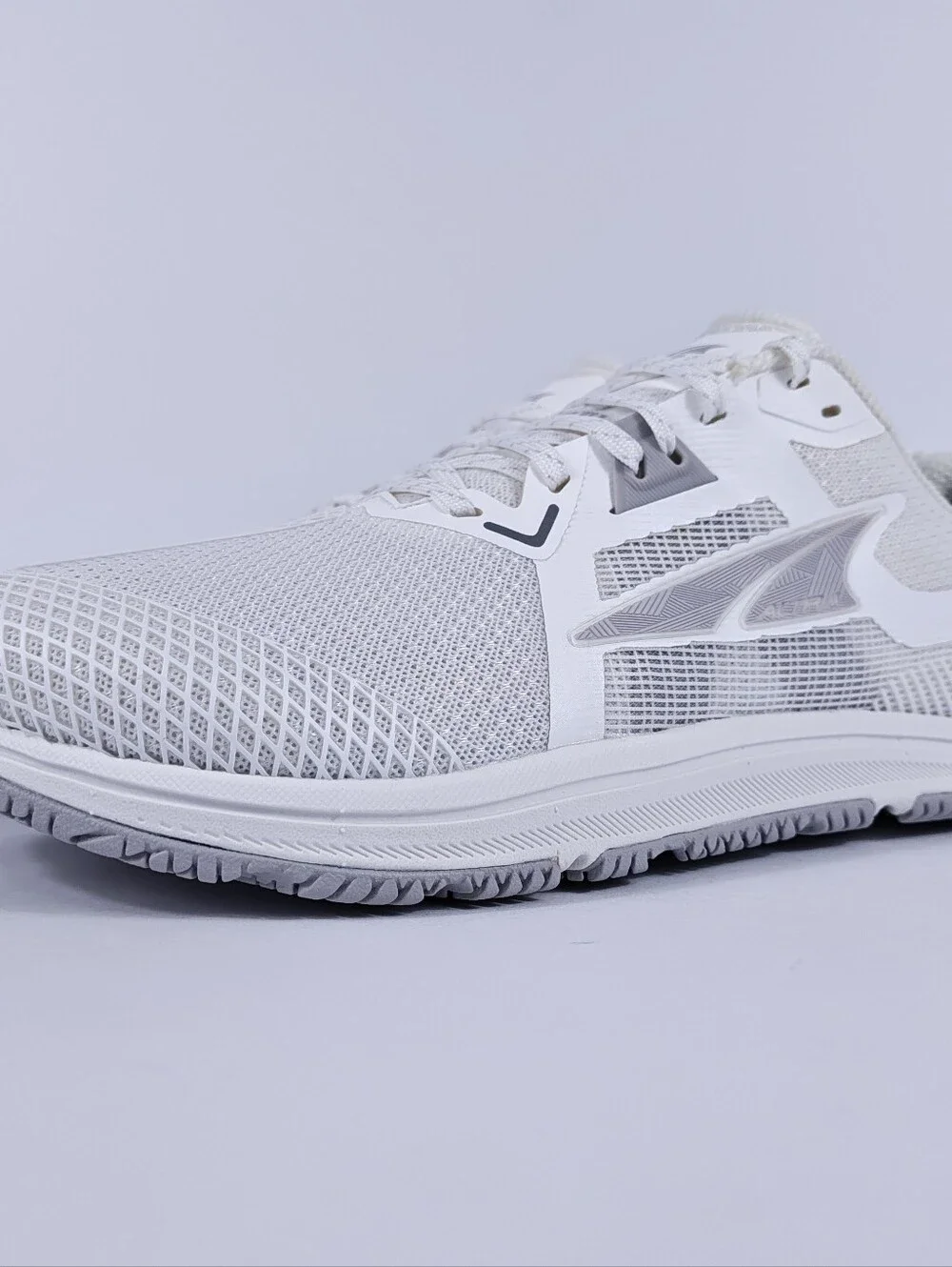 Altra Solstice XT 3 Womens 10.5 Cross Training Running Gym Shoes White